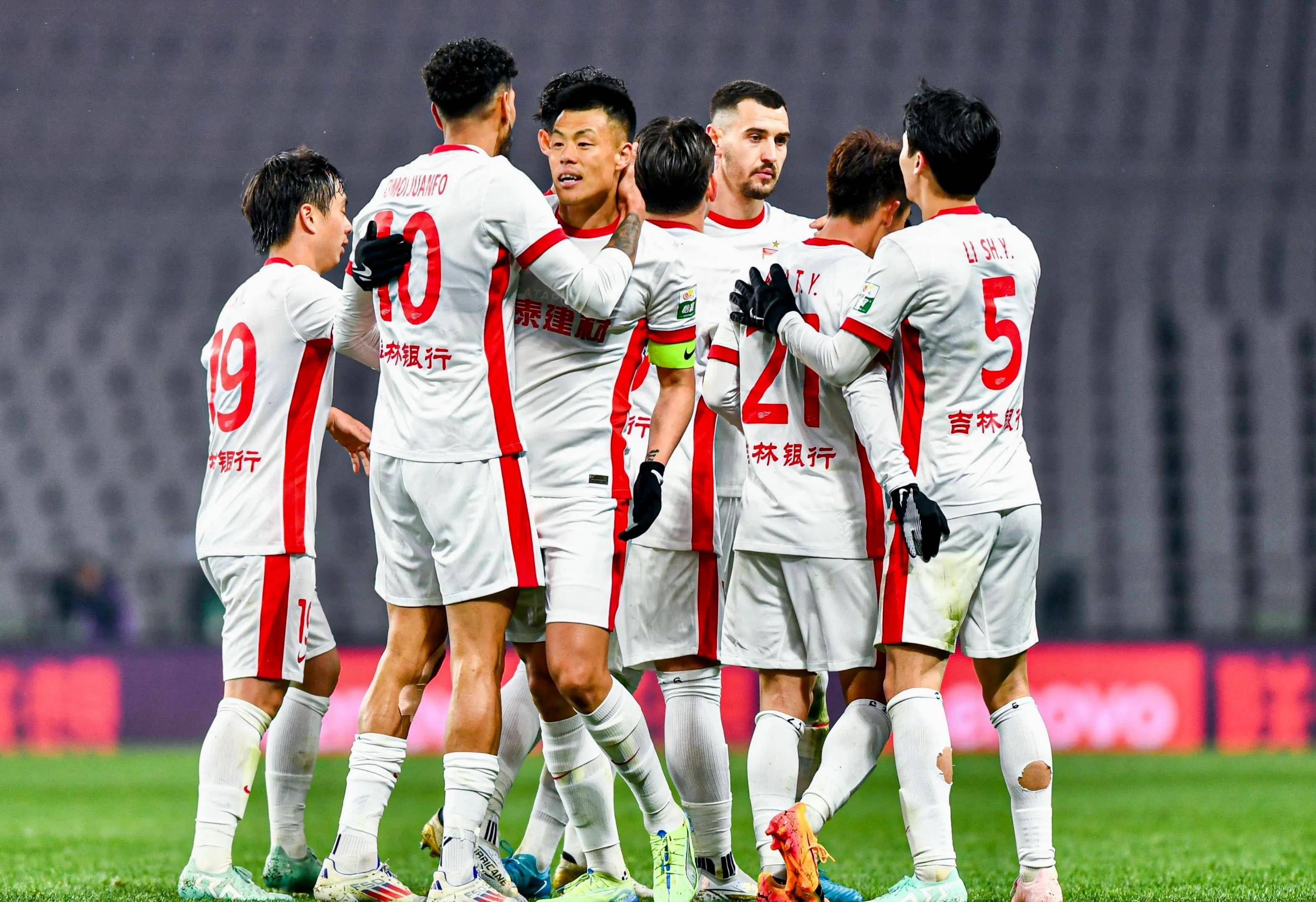 中超集结日走向成谜,比利亚雷亚尔伤情更新,球迷炸锅,阵容厚度经受考验的简单介绍 中超集结日走向成谜,比利亚雷亚尔伤情更新,球迷炸锅,阵容厚度经受考验的简单介绍